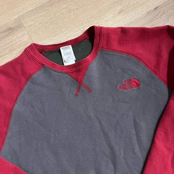 The North Face Crewneck - Picture 2 of 4